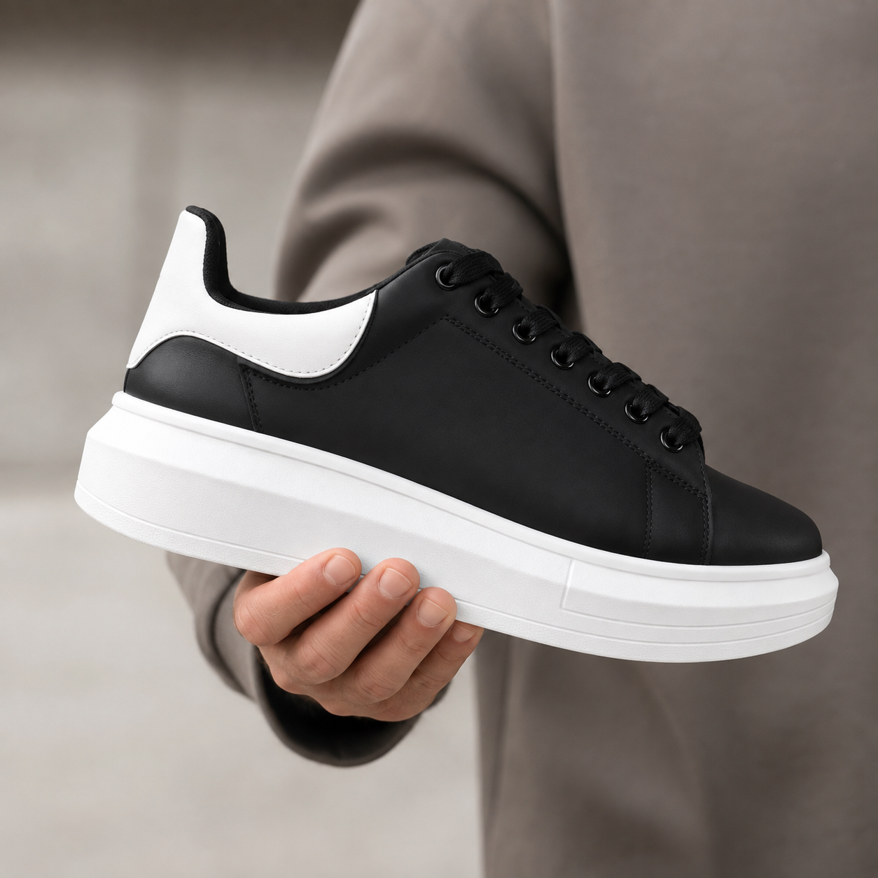 ALEXANDER MCQUEEN PRETO BRANCO ALTA