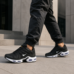 NIKE AIR MAX TN PRETO BRANCO ALTA
