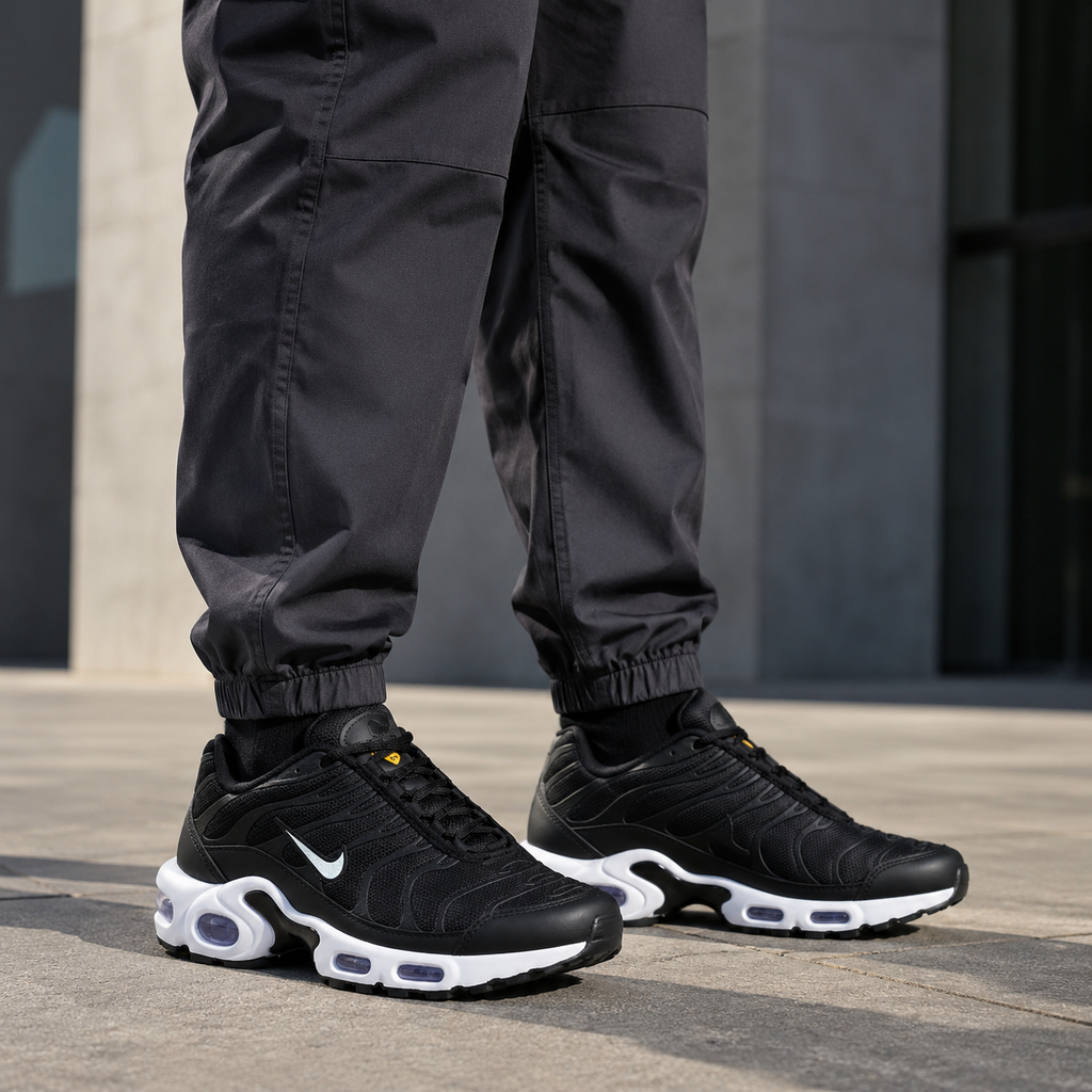 NIKE AIR MAX TN PRETO BRANCO ALTA