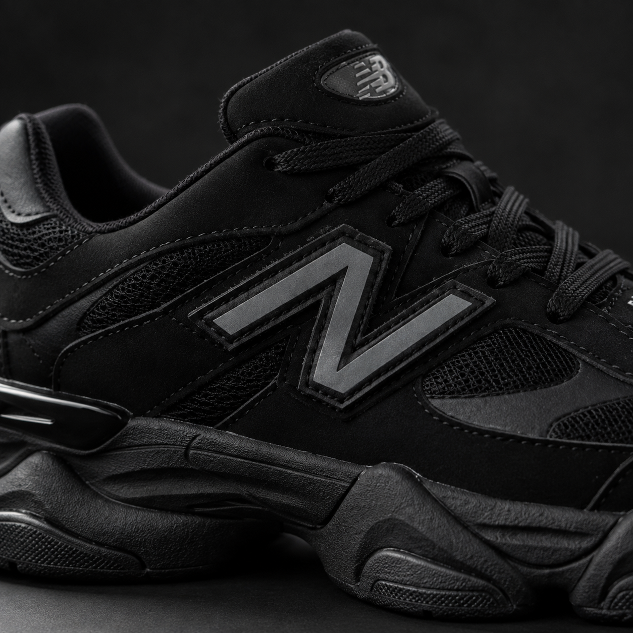 NEW BALANCE 9060 PRETO NOBUCK ALTA DM
