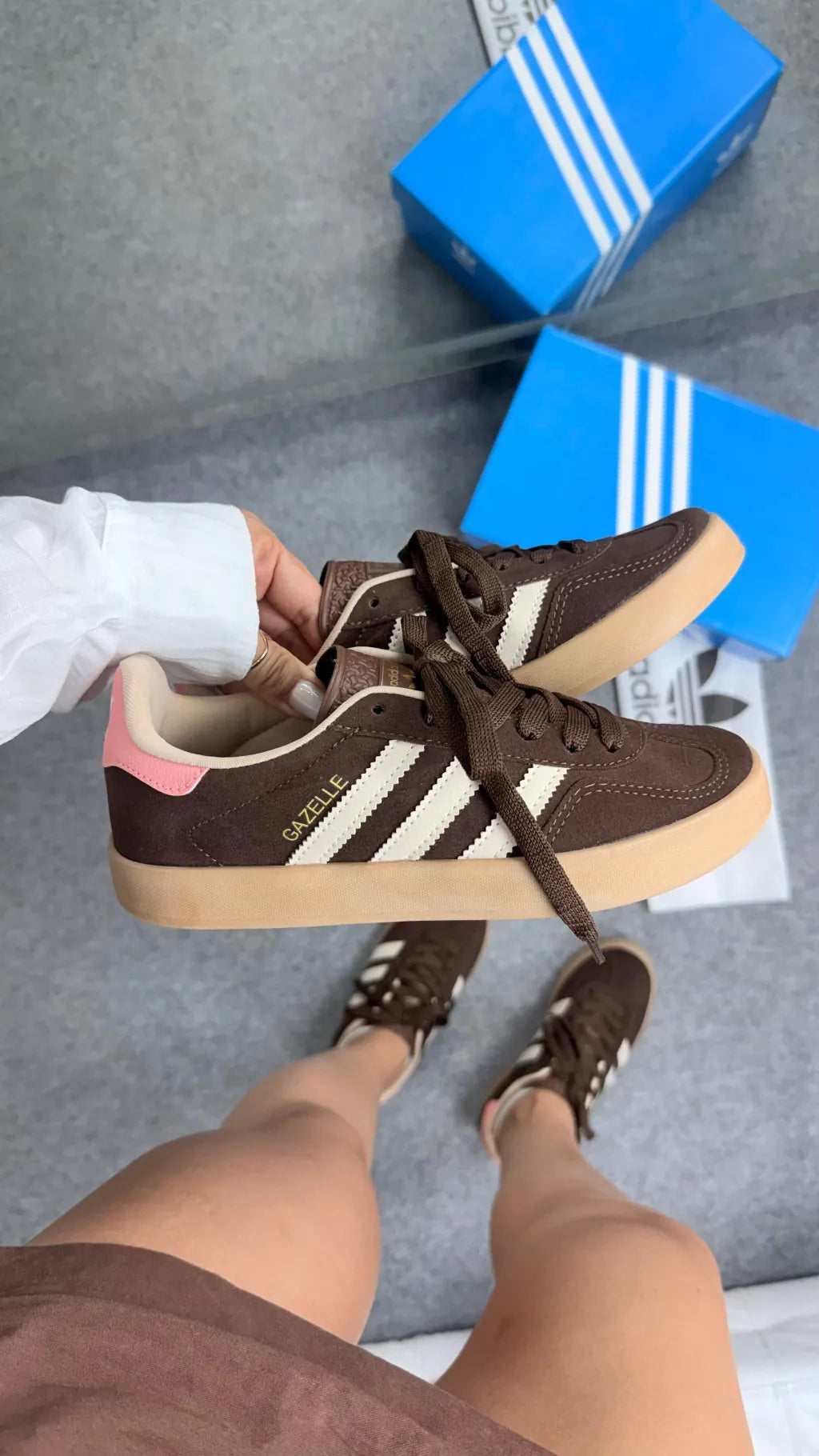 Adidas gazelle marrom
