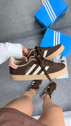 Adidas gazelle marrom