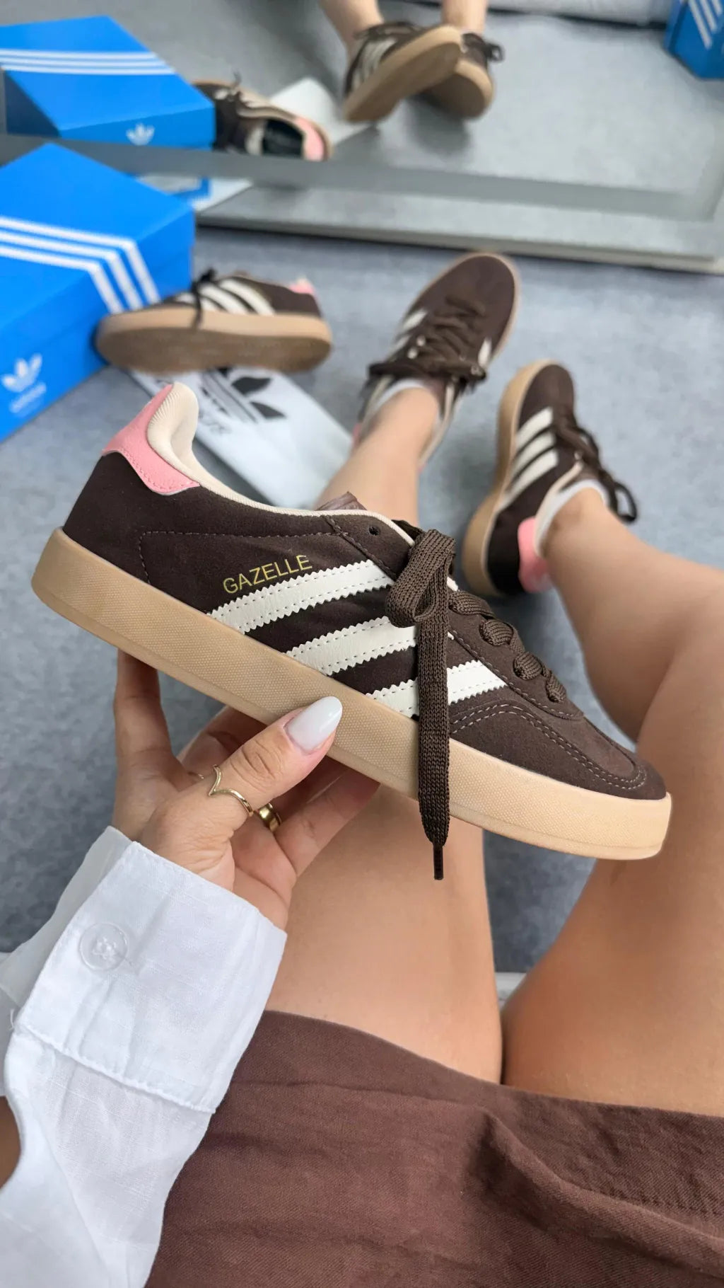 Adidas gazelle marrom