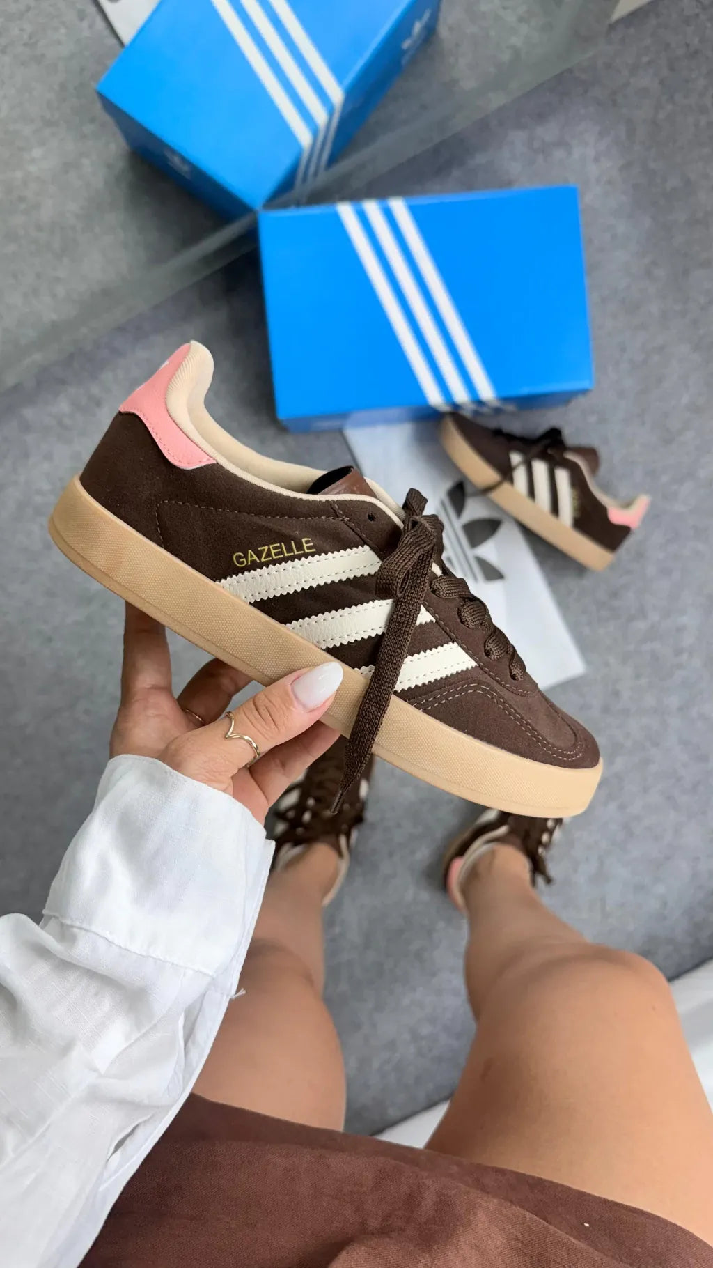 Adidas gazelle marrom