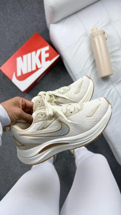 Nike RUNNING EST BEGE/DOURADO