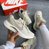 Nike RUNNING EST BEGE/DOURADO